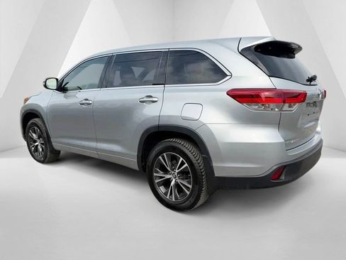 Used 2017 Toyota Highlander Plus w/ Carpet Mat Package image 5