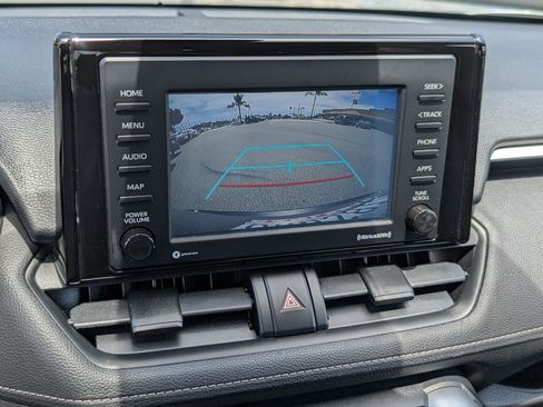 Used 2021 Toyota RAV4 LE FWD image 6