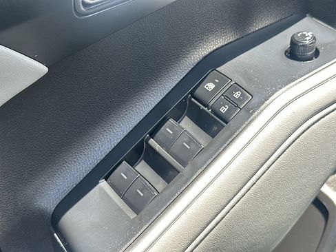 Used 2024 Toyota Highlander XLE AWD/4WD image 15