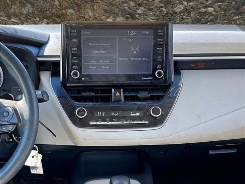 Used 2022 Toyota Corolla LE image 6