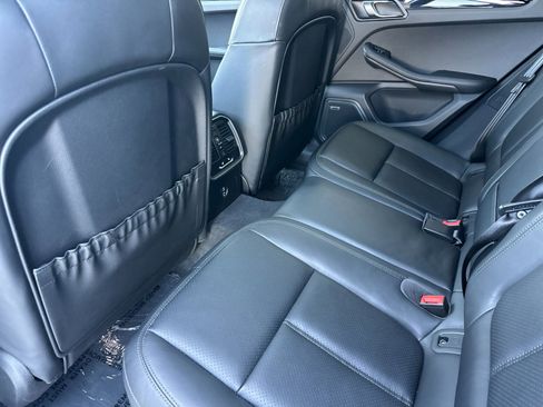 Used 2026 Porsche Macan AWD/4WD image 13