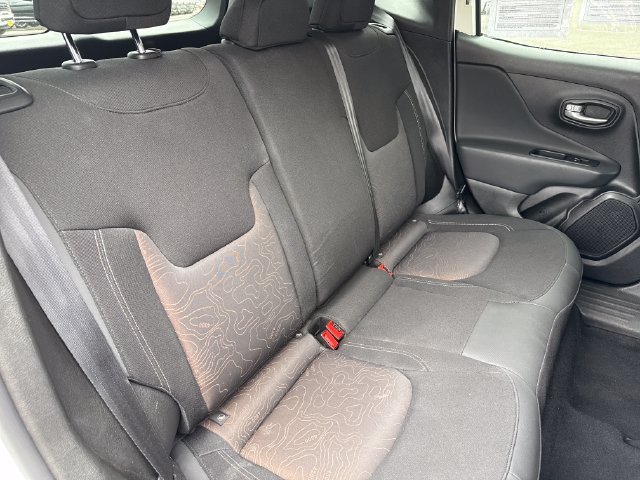 Used 2023 Jeep Renegade Latitude AWD/4WD image 21