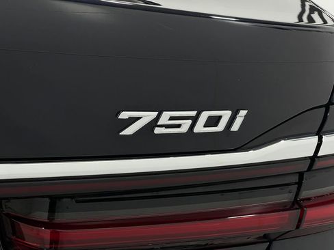 Used 2021 BMW 750i xDrive w/ Executive Package image 41