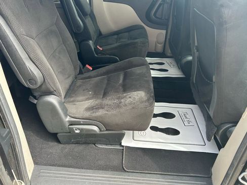 Used 2016 Dodge Grand Caravan SXT FWD image 11