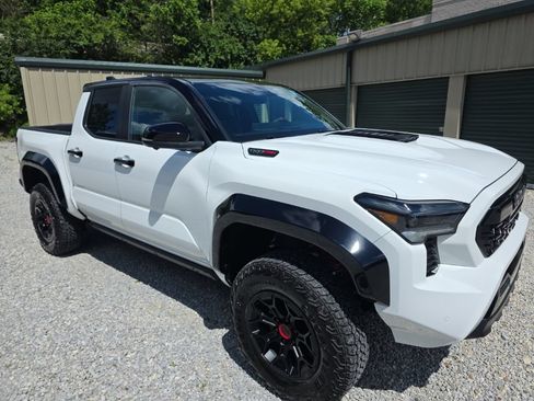Certified 2026 Toyota Tacoma TRD Pro AWD/4WD image 8