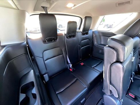 Used 2023 Nissan Pathfinder SL w/ Black Appearance Package AWD/4WD image 17