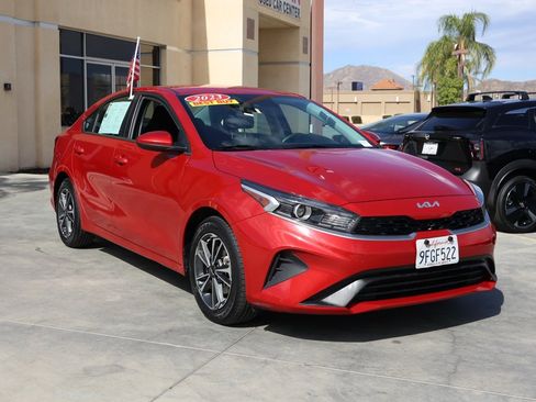 Used 2023 Kia Forte LXS image 2