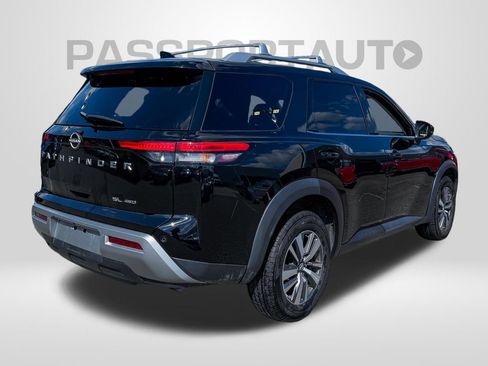 Used 2023 Nissan Pathfinder SL AWD/4WD image 5