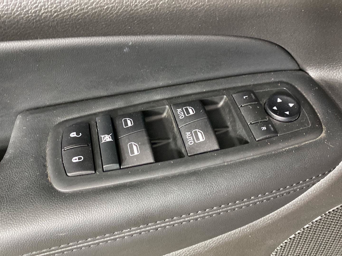 Used 2021 Jeep Grand Cherokee Laredo AWD/4WD image 19
