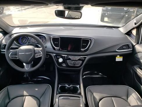 New 2026 Chrysler Pacifica Limited AWD/4WD image 8