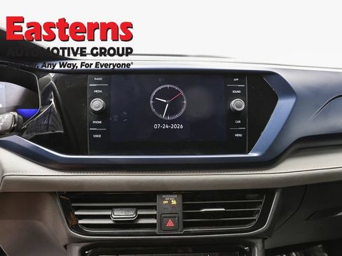 Used 2024 Volkswagen Taos SE FWD image 12