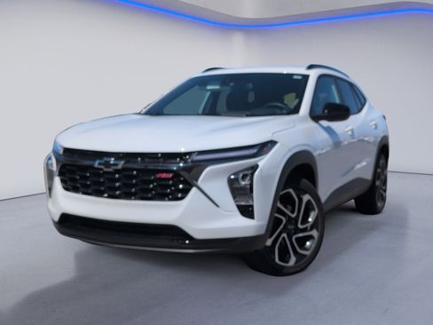 Used 2025 Chevrolet Trax RS w/ Driver Confidence Package image 2