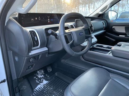 Used 2025 Ford Expedition Active image 25