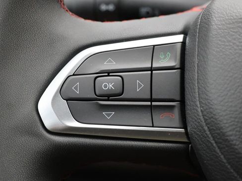 Used 2025 Jeep Compass Trailhawk AWD/4WD image 18