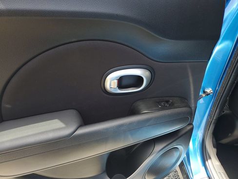 Used 2016 Kia Soul + w/ Designer's Package FWD image 12