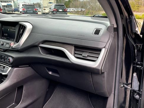 Used 2024 GMC Terrain SLE AWD/4WD image 19