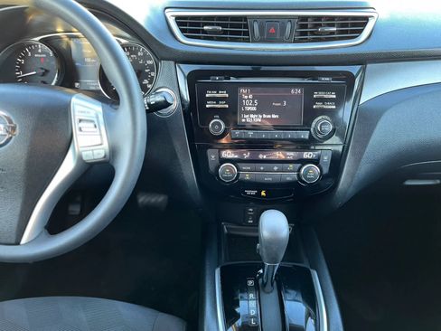 Used 2015 Nissan Rogue SV AWD/4WD image 16