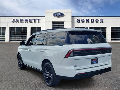 Used 2025 Lincoln Navigator Reserve w/ Jet Appearance Package AWD/4WD image 3