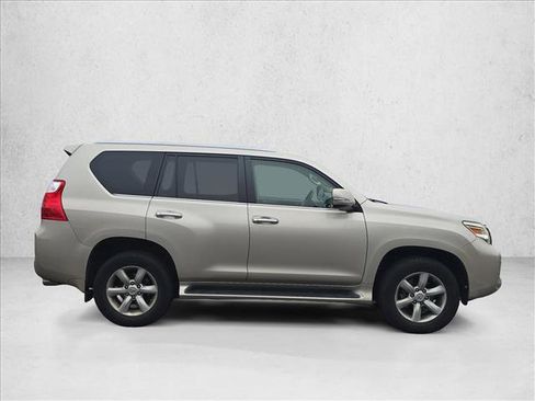 Used 2010 Lexus GX 460 image 4