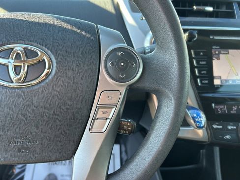 Used 2017 Toyota Prius V Three image 8