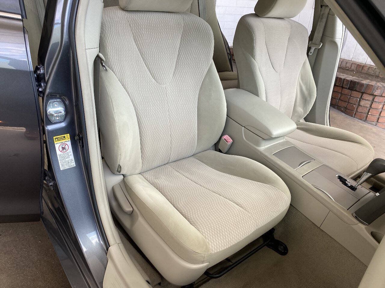 Used 2011 Toyota Camry LE FWD image 33