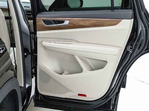 New 2026 Volkswagen Atlas SE image 30