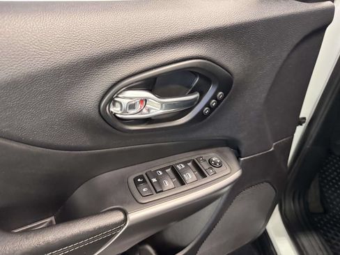 Used 2022 Jeep Cherokee Limited AWD/4WD image 14