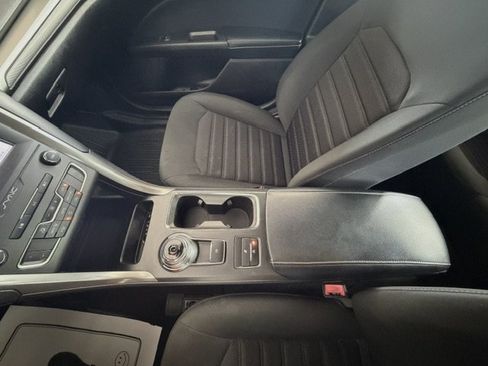 Used 2020 Ford Fusion SE FWD image 10