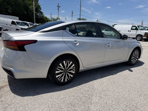 Used 2025 Nissan Altima 2.5 SV FWD image 6