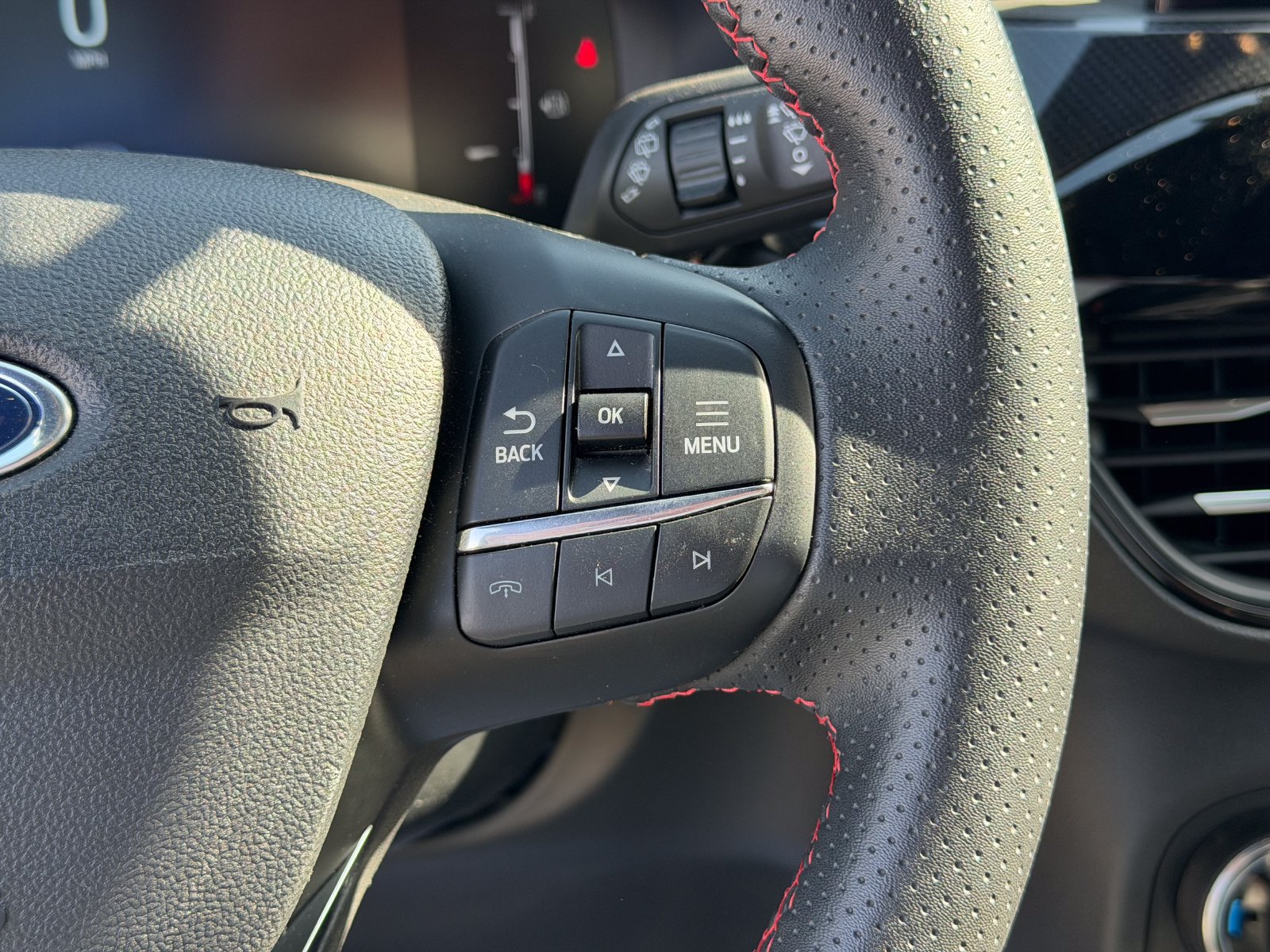 Certified 2025 Ford Escape ST-Line FWD image 25
