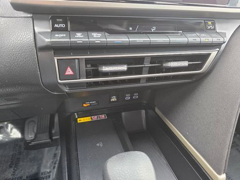 Used 2025 Toyota Camry LE image 23