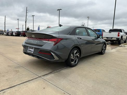 Used 2025 Hyundai Elantra Sport image 5