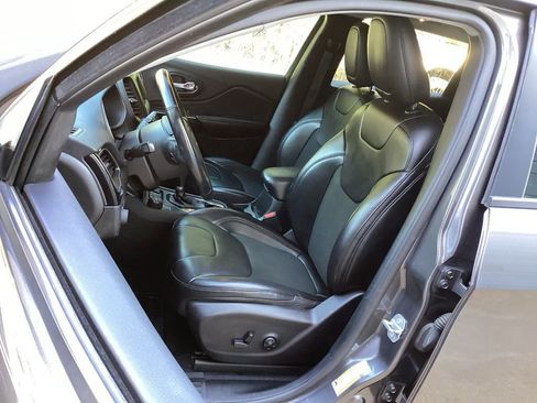 Used 2019 Jeep Cherokee Latitude Plus image 27