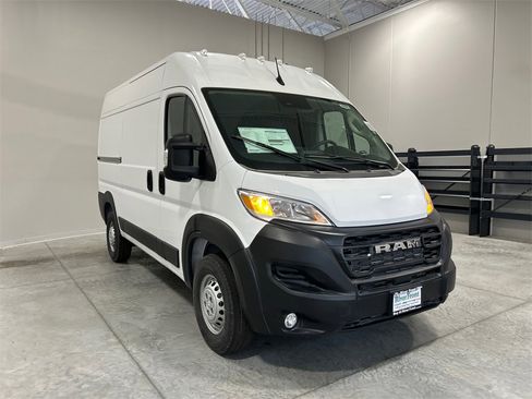 New 2025 RAM ProMaster 2500 w/ Convenience Group image 4