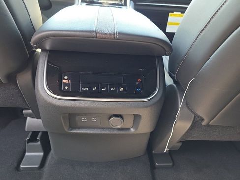 New 2026 Nissan Armada SL w/ Captain's Chari Seat Package image 15