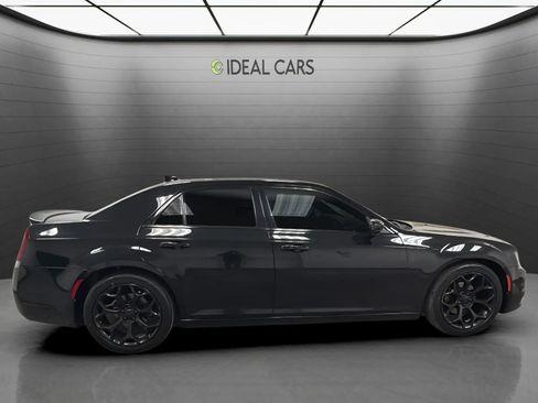 Used 2018 Chrysler 300 S RWD image 4