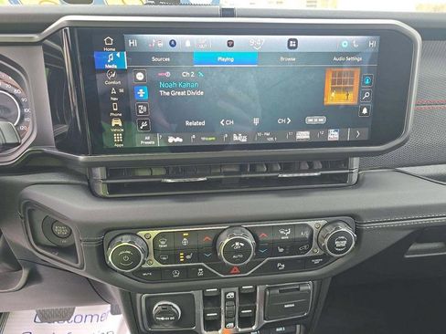 Used 2025 Jeep Wrangler Unlimited Rubicon image 6