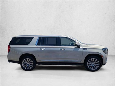 Used 2023 GMC Yukon XL Denali AWD/4WD image 4