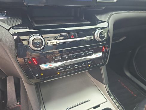 Used 2023 Ford Explorer ST-Line w/ Class IV Trailer Tow Package image 11