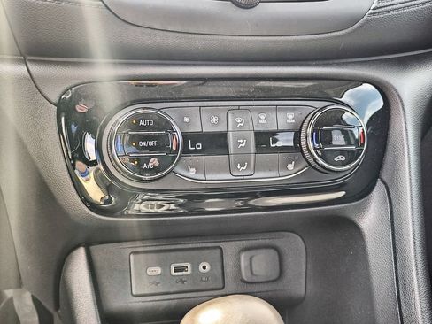 Used 2022 Buick Encore GX Select w/ Experience Buick Package AWD/4WD image 19