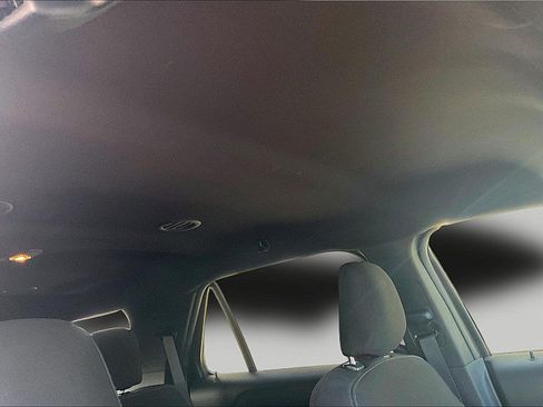 Used 2019 Ford Explorer XLT FWD image 27