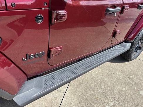 Used 2022 Jeep Wrangler Unlimited Sahara AWD/4WD image 14