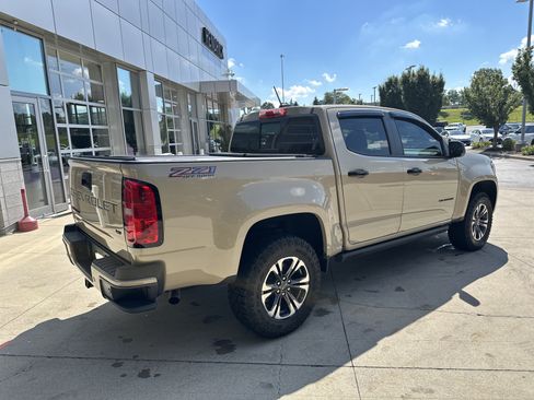 Used 2022 Chevrolet Colorado Z71 AWD/4WD image 6
