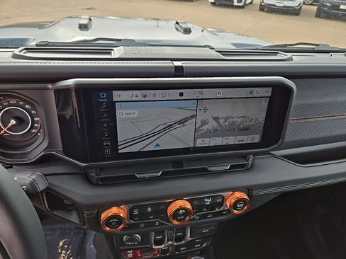 Used 2025 Jeep Gladiator Mojave w/ Safety Group image 28