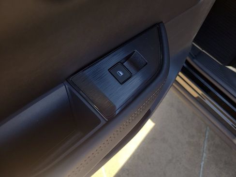 Certified 2024 Nissan Rogue SV FWD image 15