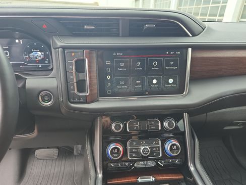 Used 2023 GMC Yukon Denali Ultimate AWD/4WD image 21