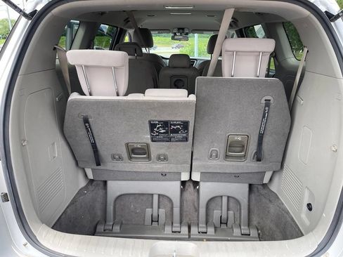 Used 2018 Kia Sedona LX FWD image 12