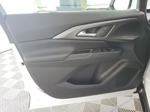 New 2026 Chevrolet Equinox EV LT image 25