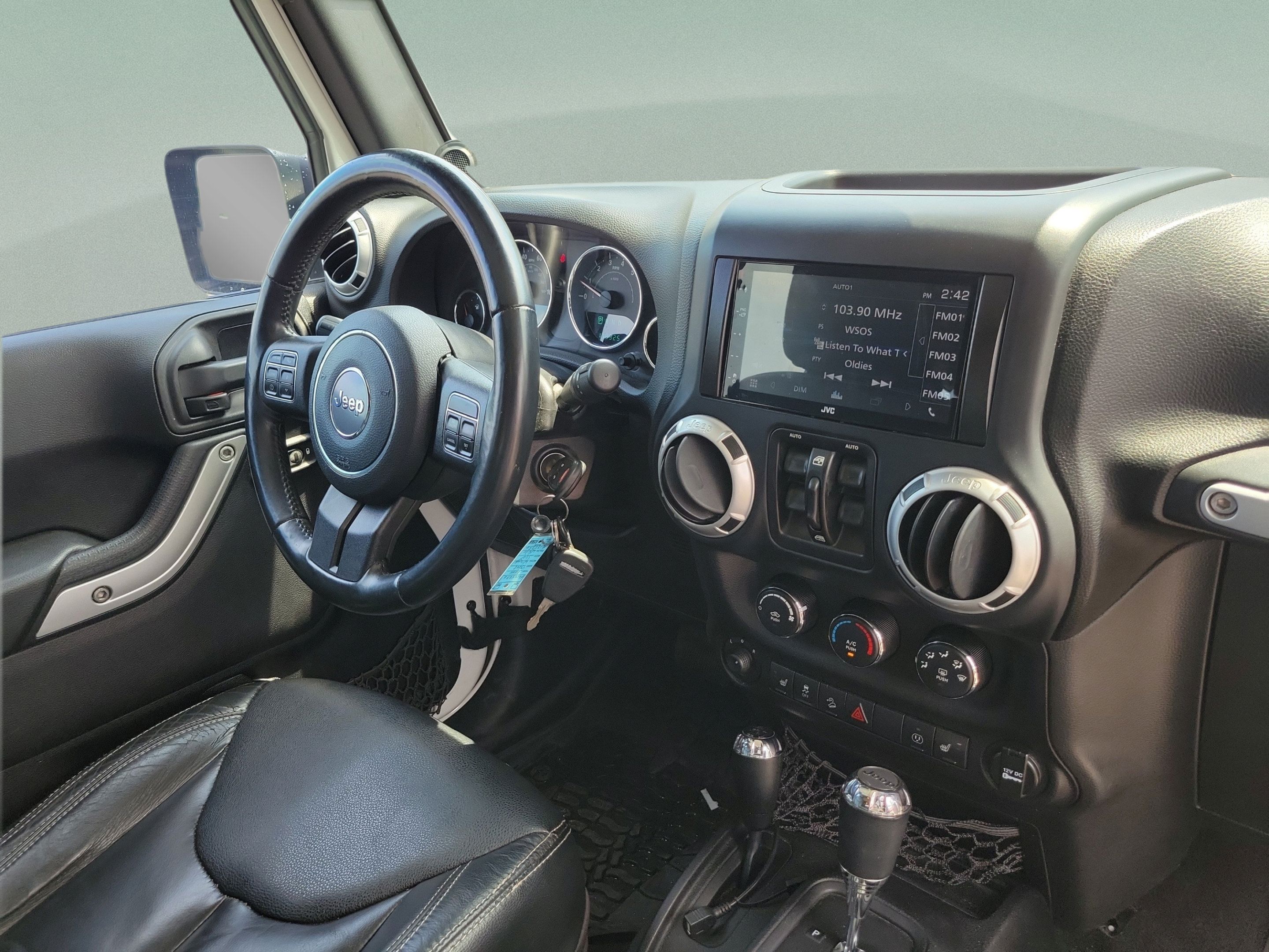 Used 2014 Jeep Wrangler Unlimited Rubicon w/ Connectivity Group AWD/4WD image 19