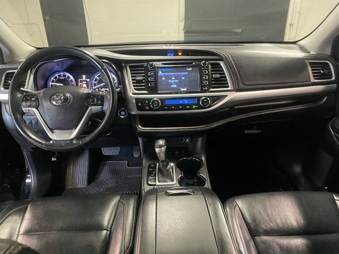 Used 2016 Toyota Highlander XLE AWD/4WD image 13